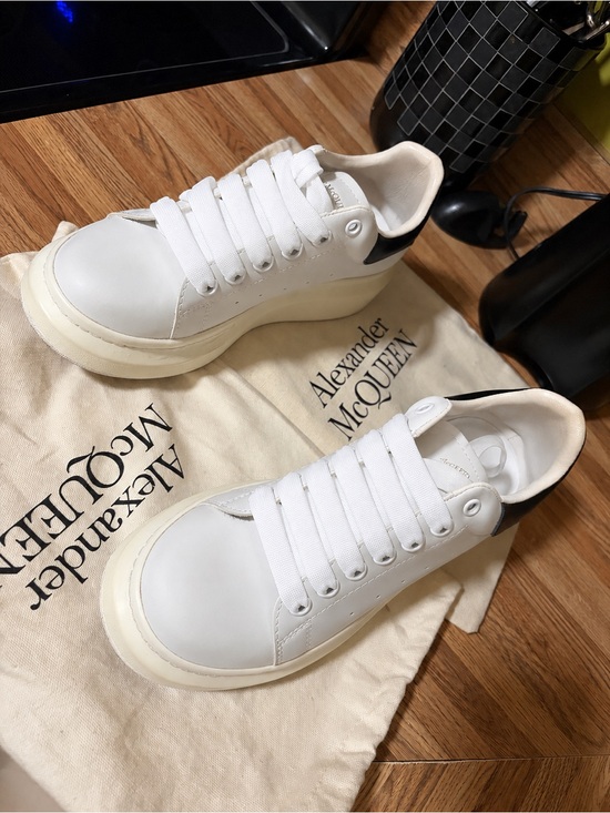 Alexander McQueen Shoes - Alexander McQueen White Leather Platform Sneakers with Black Heel Accent